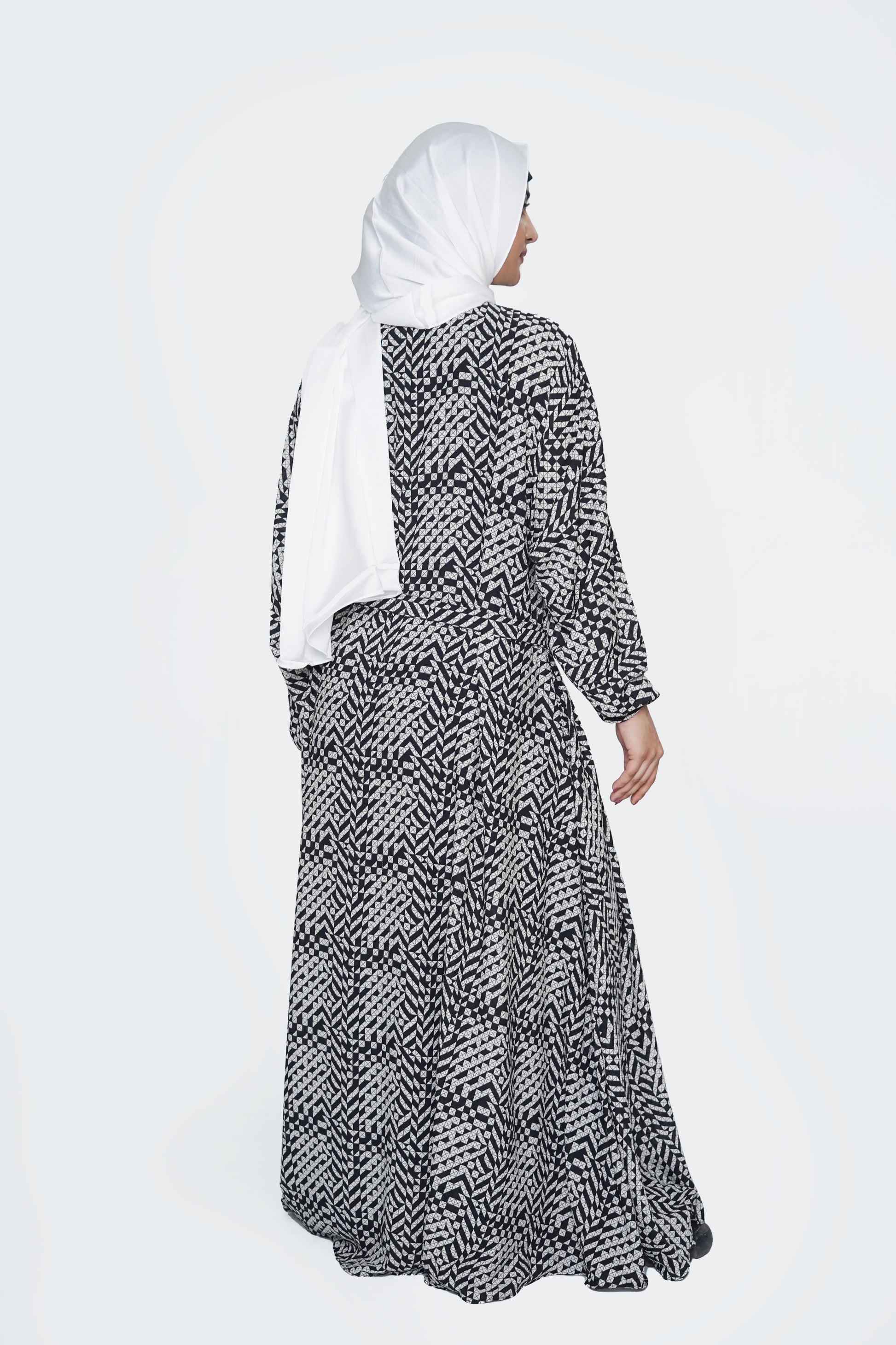 Elegant Black & White Nida Georgette Maxi Abaya 