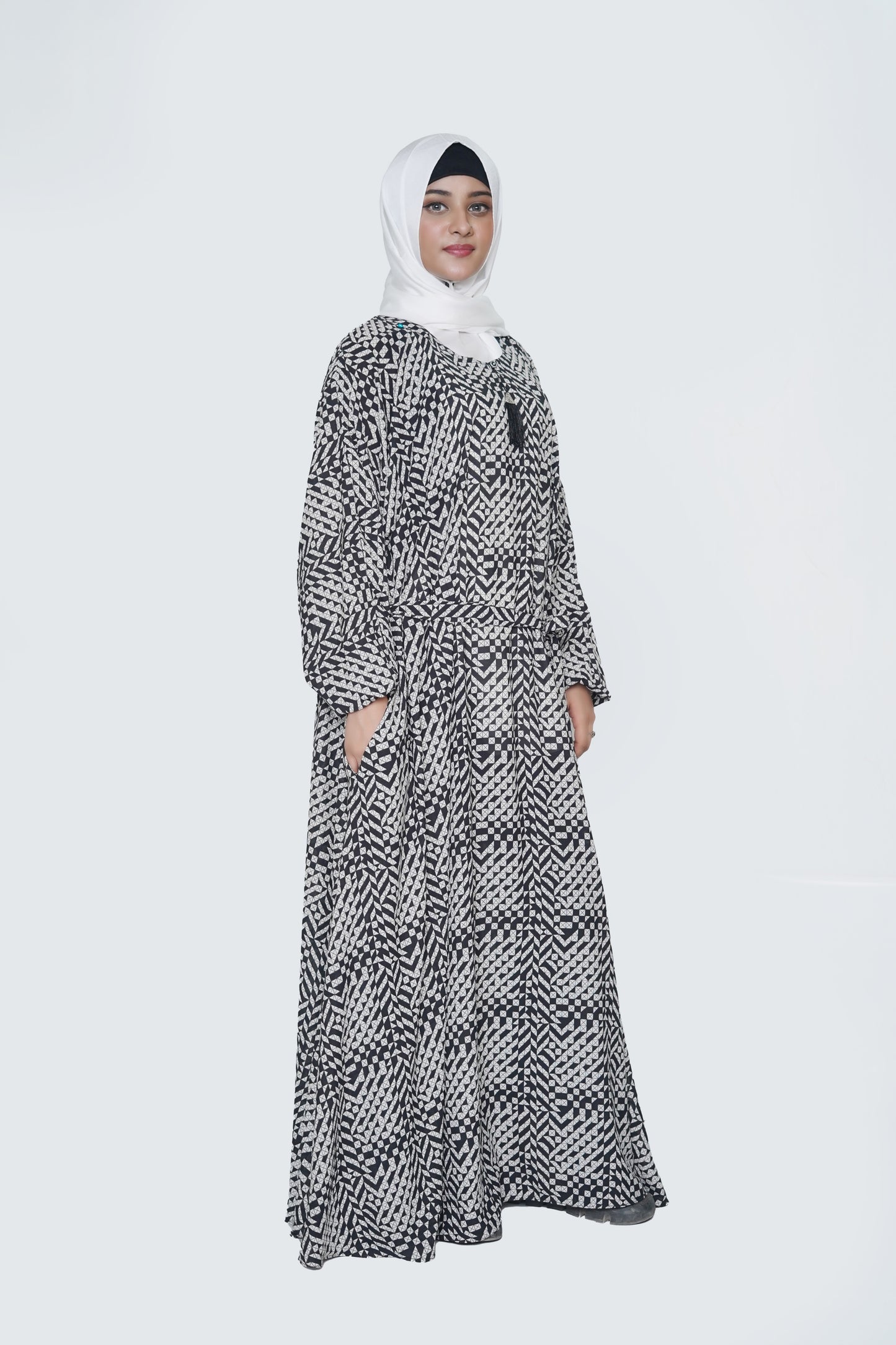 Elegant Black & White Nida Georgette Maxi Abaya 