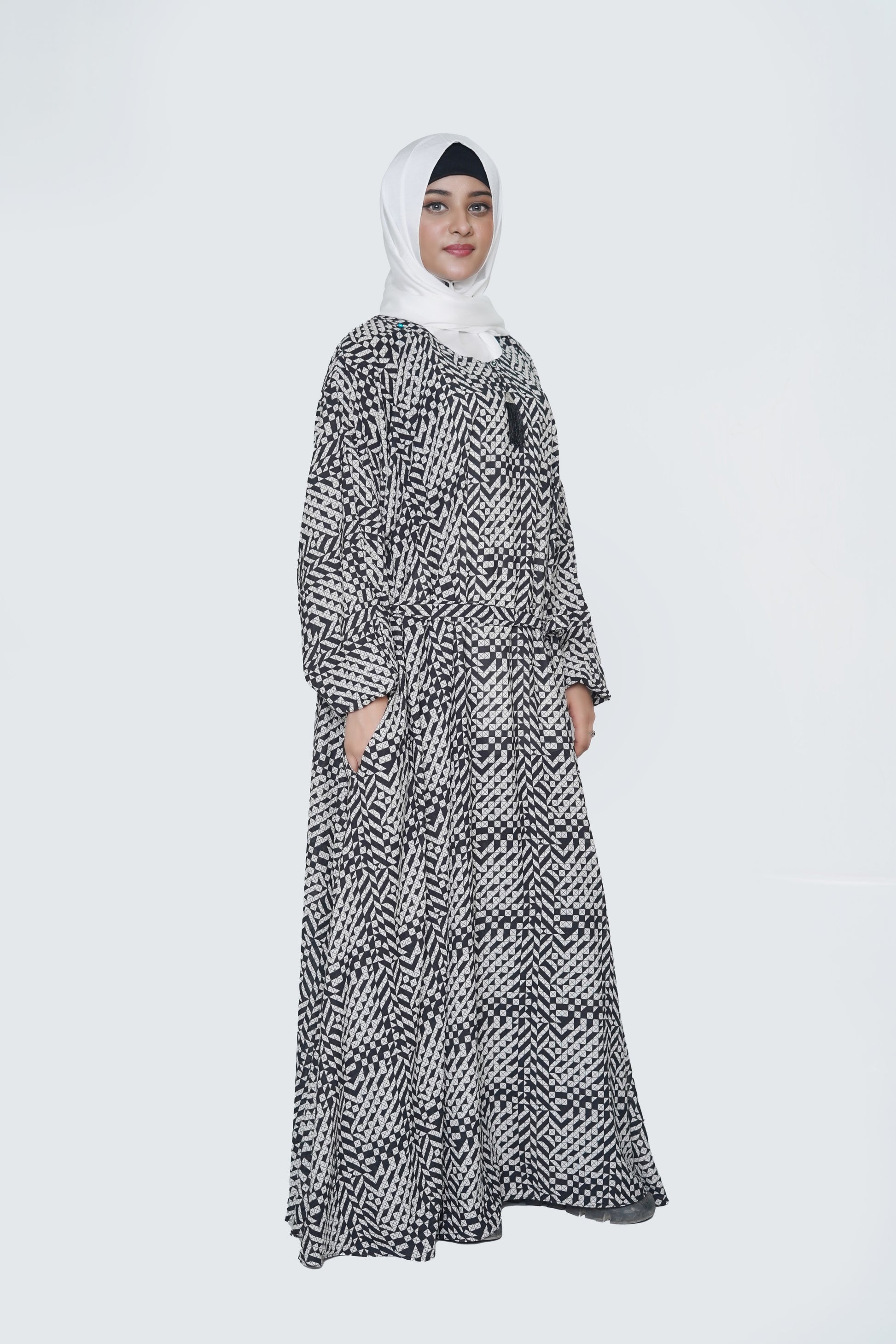 Elegant Black & White Nida Georgette Maxi Abaya 