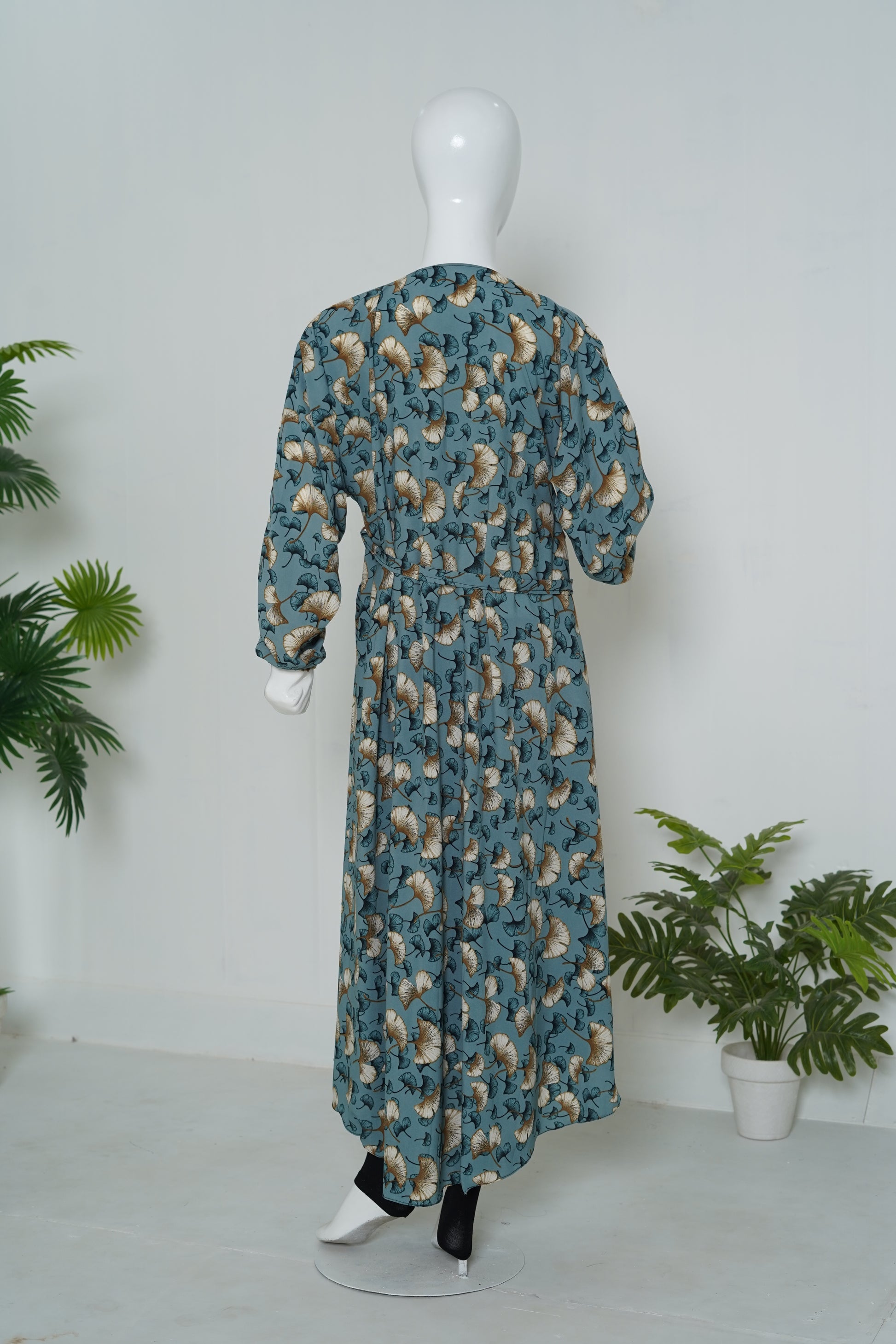 SummerAbayas-Abaya-online-Pakistan-MulaabisAbayas_ocean-blue-printed-abaya-pocket