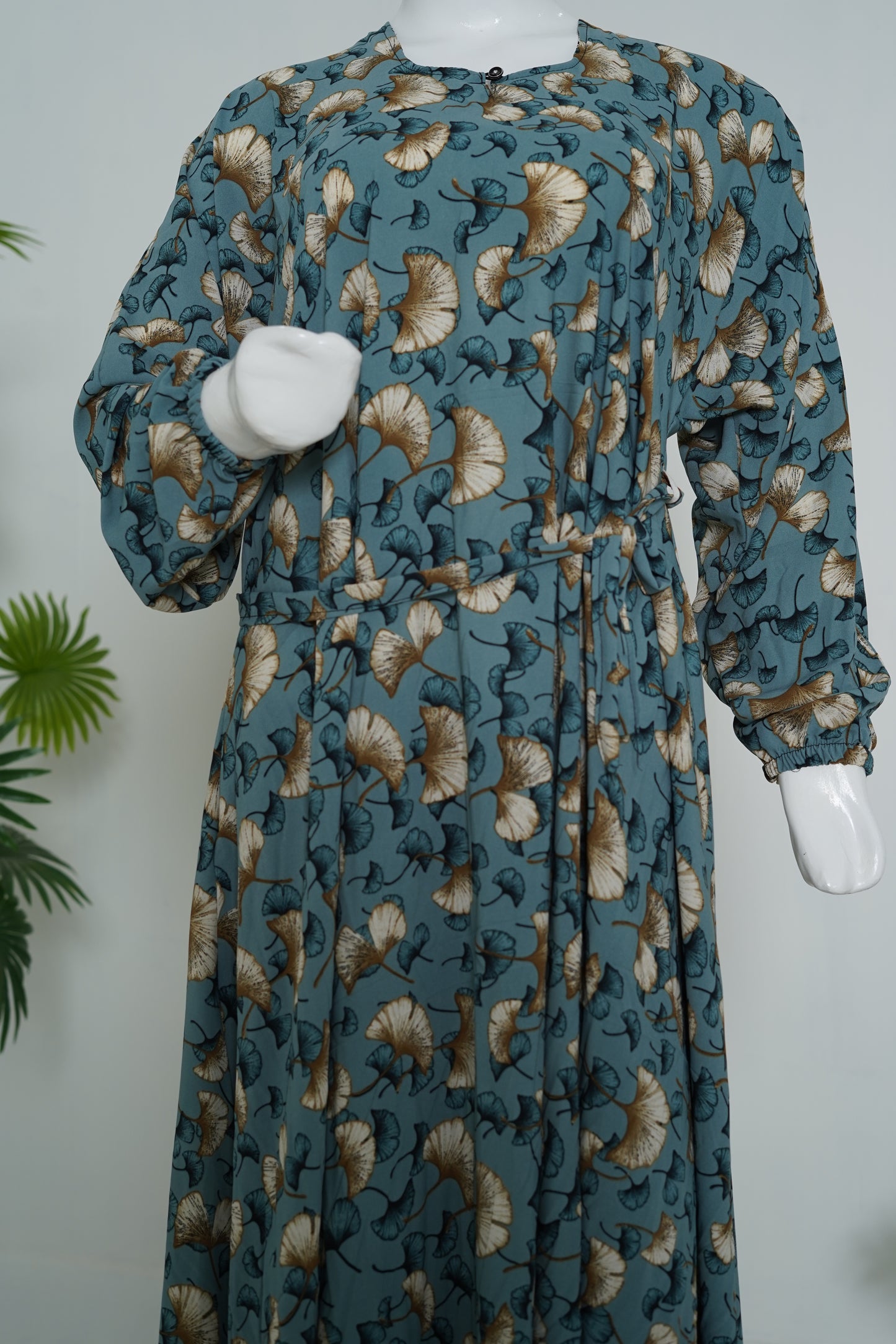 SummerAbayas-Abaya-online-Pakistan-MulaabisAbayas_ocean-blue-printed-abaya-pocket