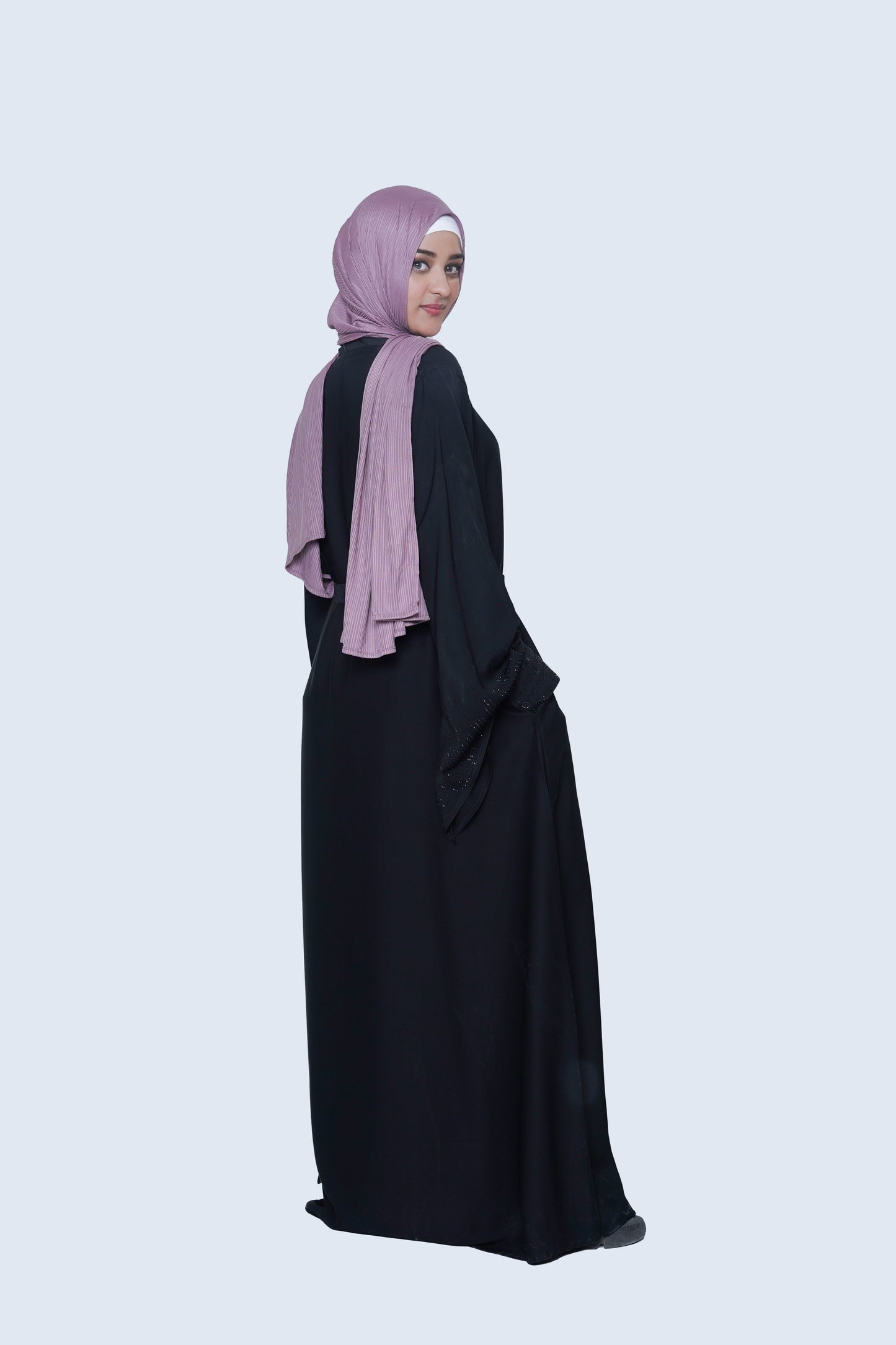 Timeless Black Nida Abaya – Closed Front & Flowing Design