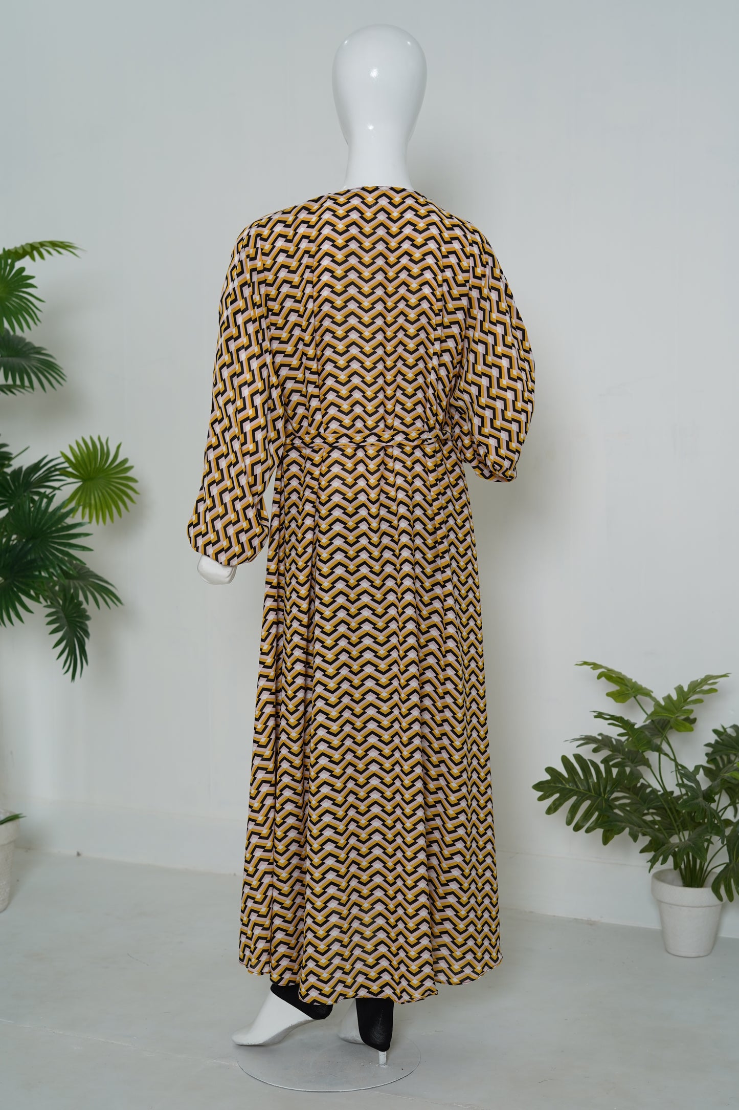 brown-yellow-zigzag-printed-abaya-pocket_summer_online_abaya_front
