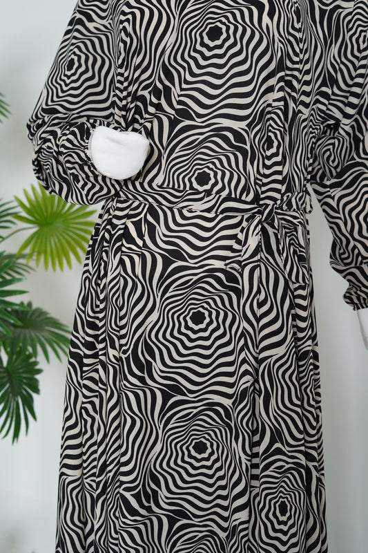 mulaabis-abstract-black-printed-abaya-pockets-front-online-abaya-pakistan